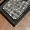 Étui de téléphone de bijoux de luxe avec étui de téléphone design iPhone 15 Pro Max 14Plus 13 12 11 XR Lettrage en métal élégant diamant étincelant Étui de téléphone design strass