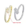 Bracciale Iced Out Bling Rettangolo CZ Bracciale con ciondolo quadrato Zircone Cuore Bracciale aperto per uomo Donna Hiphop Gioielli di lusso 231216