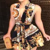 Grundlegende Freizeitkleider Designer Damen Elegantes Hemd mit Kettenbriefdruck Damen V-Ausschnitt Bandage Knopf Vintage Kurzarm Mini Partykleid Bluse Kleidung Plk1