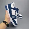 10a Designer Couple Sneakers Vintage Men en cuir Lace Up Classic Louisly Sneakers Femmes Low Casual Vuttonly Round Tee Broidered Sneakers