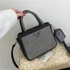 2024 Nya designer kvinnors crossbody axel trendig och fashionabla koreansk utgåva populära Bright Diamond Women's Princess Dai Crossbody Bag