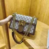 2024 Nieuwe Designer Dames Crossbody Schouder Onderarm Enkele Schuine Straddle Bag Klassieke Franse Internet Rode Ins Premium Tas