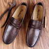 Klänningskor andas lyxiga brogue moccasins män loafers manliga lägenheter läder casual båt promenader förare skor chaussures hommes 231218