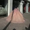 Rosa Prinzessin Schatz-Ballkleid Quinceanera-Kleid Perlenapplikationen Tüll mit Umhang Partykleider Vestidos de 15 Jahre