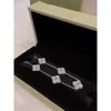 Luxus 2024 Van Clover Armband Designer Charm Armbänder für Frauen 18 Karat Gold Weiß Rot Blau Perlmutt 4 Blatt glänzender Kristall Diamant Liebe