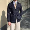 Jaquetas masculinas Mens Jaqueta Safari Overcoat Casual Windbreaker Outono e Inverno Inglaterra Elegante Elegante Retro Figura-Bring-Out Casaco para Homens