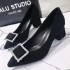 Sapatos de vestido bombas saltos quadrados preto no diamante de salto com cristais altos calçados de verão feminino para mulher 2023 strass férias um