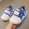 Sapatos lisos infantis sapatos infantis para bebês meninas meninos lona primavera outono confortável softsoled crianças primeiros caminhantes tamanho 1423 231218