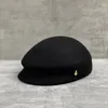 Berets للنساء للنساء الصوف القصيرة الحافة الفروسية فيدورا الخريف والشتاء الترفيه Joker البيسبول قبعة دافئة