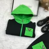 Klassisches Kinder-Hoodie-Set, vielseitig einsetzbar, 100 % Baumwolle, Mädchen-Mantel, luxuriöse Damen-Designer-Jungen-Kleidung, Farbblock-Pullover-Hosen-Set für Kinder, CSD2312183-20