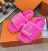 Deluxe Slide Designer tofflor Slipper Fashion Female Wool Ull Söt skor Varma komfort tofflor Kvinnors tofflor faller och vinterbilmatt Sandaler V692