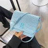 Bolso bandolera con diseño de reloj de arena para mujer, bandolera roja con el mismo estilo, a mano, novedad de 2024