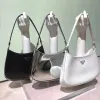 Üçgen Kadınlar Erkek Koltuk Çantası Flep Çanak Çantası Tasar Tasarımcı Debriyaj Crossbody Omuz Çantaları Zarar Zincirleri Çanta