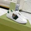 Baskets de créateurs Hommes Chaussures Stripe Baskets Broderie Sneaker Classique Animal Toile Baskets Blanc Épissage Entraîneur Rouge Vert Sangle Chaussure En Relief