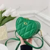 Borsa a tracolla nera alla moda a forma di cuore Borsa piccola per le donne Nuova borsa a tracolla alla moda Borsa da sera classica a forma di amore di lusso classica Mini Bag 231218