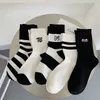 Chaussettes pour femmes, mode INS automne et hiver, motif à rayures noires et blanches, broderie de chiffres et de lettres en Tube, Style sportif pour filles