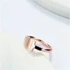 Anillo abierto con letras, juego de diamantes dobles, todo desnudo, ajuste de moda, venta directa de fábricaAUZM