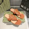 Tofflor Clip Toe Woman Sandals tjock botten Flip Flop Famous Designe Platform Jandal Slides Beach Flipflops Ladies Party Shoes