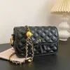 Projektantka torebka damska Nowy łańcuch dla kobiet w 2023 r. Elegancki lingge metalowy ramię w piłce i wszechstronna torba crossbody