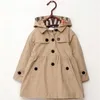 Manteaux Nouveau bébé enfant manteau enfants 039s porter fille Trench veste automne princesse solide longueur moyenne simple boutonnage coupe-vent Baby Coats