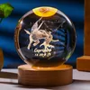 Décorations de Noël Boule de cristal 3D Veilleuse gravée au laser Cadeau d'anniversaire Sphère de verre Décoration de bureau à domicile avec base USB en bois 231216