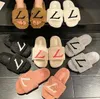 Designer tofflor damer ull glider vinter lyxig päls fluffig päls varma bokstäver sandaler bekväma fuzzy inverterad triangulär järnblad flicka flip flop tofflare c6