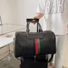 Borsa a tracolla portatile da uomo di grande capacità in pelle coreana business casual da donna del nuovo designer 2024. Borsa da viaggio portatile di grande capacità