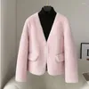 Manteau en laine d'agneau et fourrure de mouton pour femme, vêtement d'hiver de l'industrie lourde, en granulés de perles, en cuir et en polaire de mouton courte intégrée, col en v, 2023