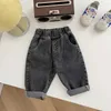 Overaller baby byxor fasta barn jeans höst hösten vår casual pojkar denim byxor mjuka flickor modbyxor småbarn byxor 2 3 4 årl231114