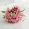 Dekorativa blommor Simulering Snöflinga Lily Fragrance Rose Bouquet Silk Fake Shopping Mall Decoration Artificial Flower Red Lilies Roses