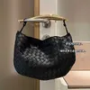 Sacs à bandoulière Sacs à main en cuir de concepteur Botte Venetas Design Sense peau de vache tissée b v même classique boule d'or sac de sardine en métal portable demi-lune messager Ba HBQH