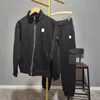 Man Trailtits İki Parça Setleri Ceket Hoodie Sports Sports Designer Designer Budge Nakış Fermuarları Çizgili Katlar Takım Asian Boyutu S-4XL