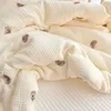 Mantas Swaddling Manta de algodón puro Muselina Ropa de cama para bebé Oso bordado Nacido Boy Girl Swaddle Mantas Edredón para niños en la cama Cubierta del cochecito 231218