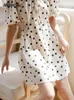 Urban Sexy sukienki Mishow francuski vneck sznurka krawat dots sukienka 2023 Summer Puff Sleeve ALINE ELEGANT KNELELEMNE KRÓTKA MXC39L1578 231218