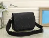 2023 High qualitys Men briefcase messenger bags cross body bag school bookbag shoulder bag Designes handbag purses N177