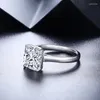 Bagues de cluster Fine Bijoux 3.0Ct Imitation Diamant Bague de mariage Designs Single Stone Party Square 925 Argent pour les femmes