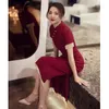 Abbigliamento etnico Elegante colletto alla coreana rosso Pizzo Nappa di perle Abito lungo cheongsam Donna Tradizionale cinese Serata di compleanno Natale Qipao