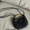 Sacs à bandoulière Sacs à main en cuir de designer Botte Venetas Petite foule Mini sac à sardine Véritable peau de vache tissée Petit sac Guidon en métal Demi-lune Épaule simple Cros HBMF