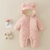 Rompers Winter Newborn One-Piece Stums Down Jacket Girlsフード付きロンパーボーイズ幼児のぬいぐるみパッド入りクロール衣類l231114