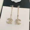 Moda damska geometryczna okrągła perełki kolczyki kanału projektanta marka Letter Crystal Rhinestone Kodeling Women Wedding Party Biżuteria ZXE48