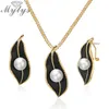 Naszyjnik Mytys Pearls na czarnych liściach zestawów biżuterii dla kobiet retro romantyczne złote ramy druciane Kolki wiszące liść Ce611CN540201k