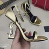 Luxury Classic Women's Fashion Designer Svart högklackade sandaler Bröllopsmiddagskor Formella skor Justerbar Fot Spetshäl 10cm