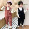 Jumpsuits Baby Warme broek met bandjes Meisjes Jongens Winteroveralls Dons-katoenen jumpsuit Kinderbescherming Koude sneeuwpak Rompertjes Kleding 1-5 jaar 231218