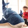 Portachiavi di peluche 50 / 100CM Cartoon Blue Shark Peluche Big Fish Whale Baby Soft Animal Pillow Dolls Bambini Regali di compleanno 231218