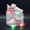 Athletic Outdoor rozmiar 21 30 Dzieci świecące buty z lekką księżniczki LED Cute Baby Luminous Treakers Dzieci Zapatillas Nia 231218