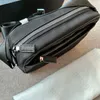 Erkekler lüks tasarımcı omuz çantaları adam naylon siyah messenger çanta küçük lüks çanta el çantaları deri fermuarlı moda cüzdan klasik erkek crossbody çantalar kutu