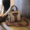 2024 Novo designer feminino ombro crossbody moda edição coreana fácil de usar primavera/verão impresso balde fita larga um crossbody bolsa feminina