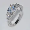 Pierścień Solitaire Znakomita moda Srebrne kolory pierścionki zaręczynowe dla kobiet mody białe kamienie cyrkonowe pierścionek rocznica biżuterii ślubnej 231218