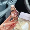 Orologi da polso di marca completa di moda Donna Ragazza Acciaio con diamanti Fascia in metallo al quarzo con logo Orologio Di 38