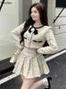 Zweiteiliges Kleid Herbst Winter Elegante Tweed Plaid Rock Sets Frauen Süße ONeck Blumenschleife Jacken Kurze Tops Mini Faltenröcke Koreanische Outfits 231218